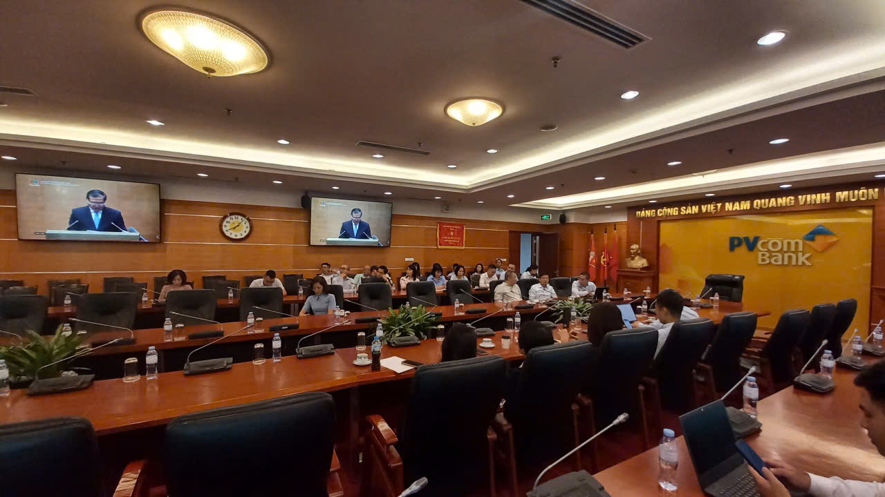 Gần 8.000 đảng viên Petrovietnam tham dự quán triệt 4 Nghị quyết quan trọng của Bộ Chính trị Gần 8.000 đảng viên Petrovietnam tham dự quán triệt 4 Nghị quyết quan trọng của Bộ Chính trị