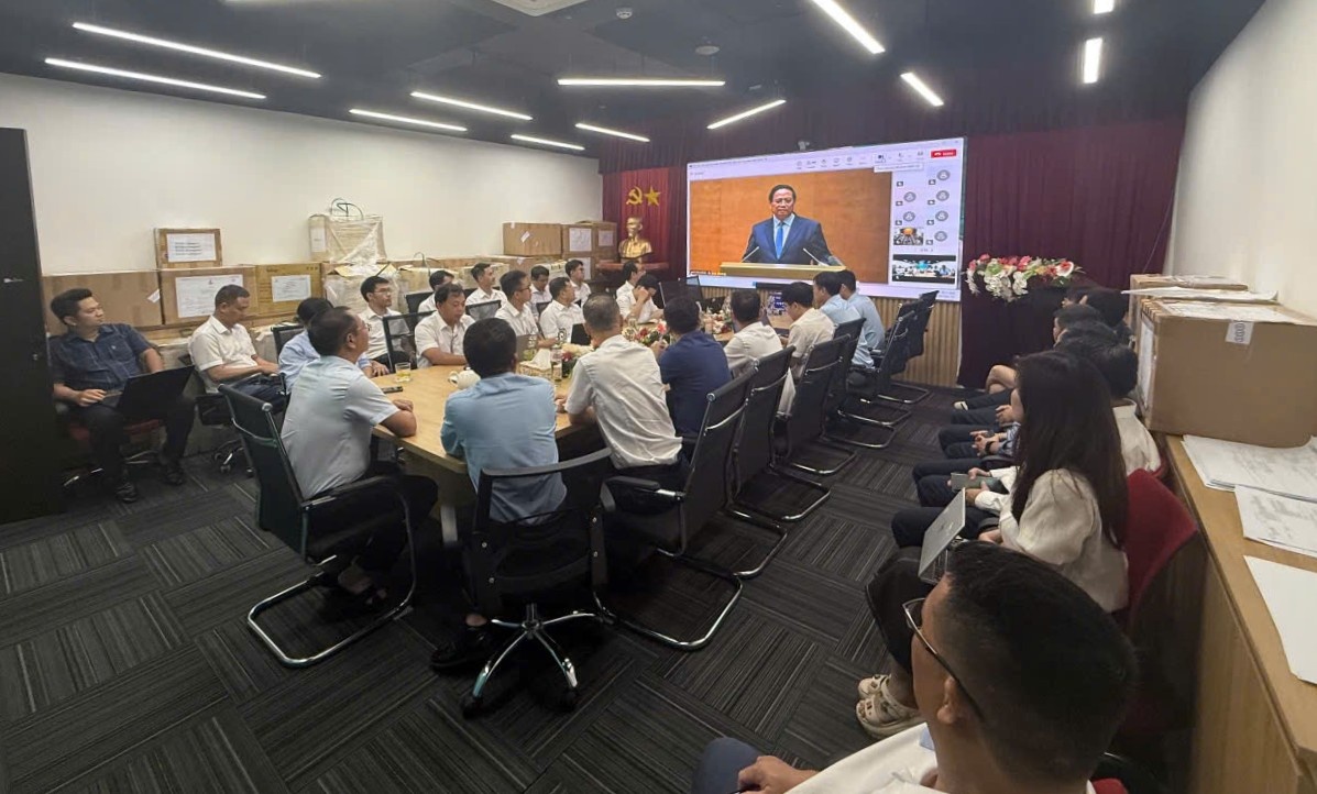 Gần 8.000 đảng viên Petrovietnam tham dự quán triệt 4 Nghị quyết quan trọng của Bộ Chính trị Gần 8.000 đảng viên Petrovietnam tham dự quán triệt 4 Nghị quyết quan trọng của Bộ Chính trị
