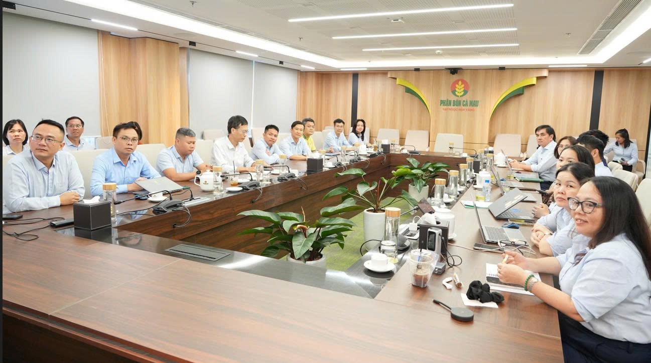 Gần 8.000 đảng viên Petrovietnam tham dự quán triệt 4 Nghị quyết quan trọng của Bộ Chính trị Gần 8.000 đảng viên Petrovietnam tham dự quán triệt 4 Nghị quyết quan trọng của Bộ Chính trị