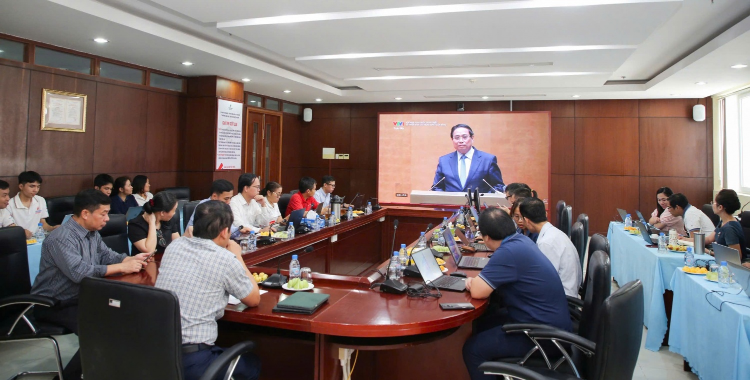 Gần 8.000 đảng viên Petrovietnam tham dự quán triệt 4 Nghị quyết quan trọng của Bộ Chính trị Gần 8.000 đảng viên Petrovietnam tham dự quán triệt 4 Nghị quyết quan trọng của Bộ Chính trị