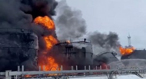 Ukraine tập kích cơ sở lọc dầu quan trọng của Nga