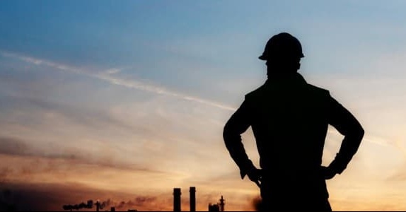 CEO Chevron thách thức dự đoán của IEA