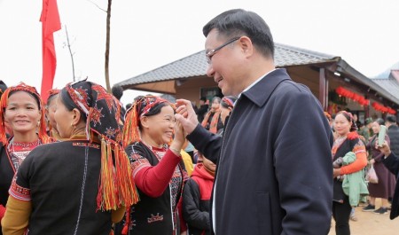 "Ngọn lửa" thắp sáng niềm tin nơi những vùng đất gian khó