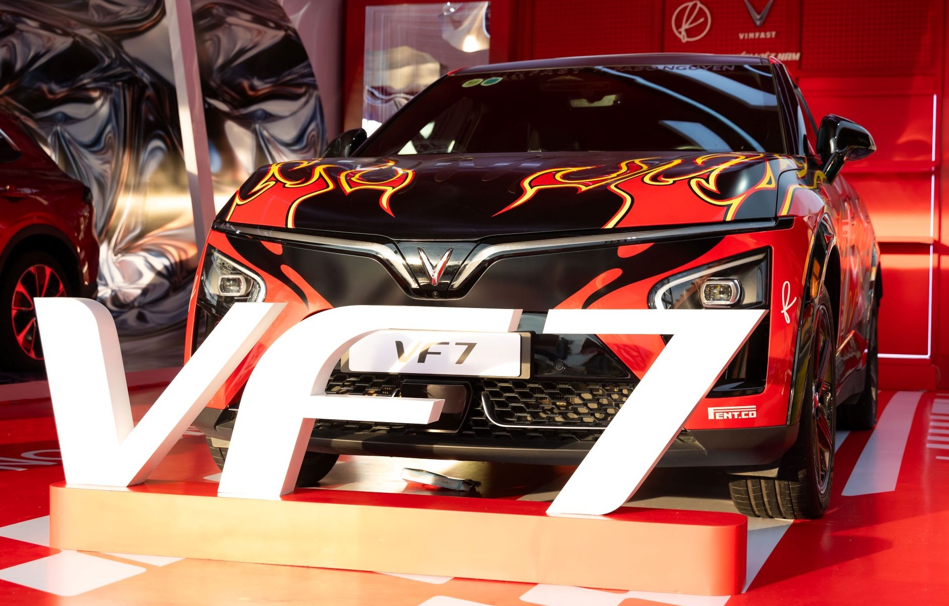 Dân sáng tạo nghệ thuật nói gì về quyết định chọn mua VinFast VF 7?