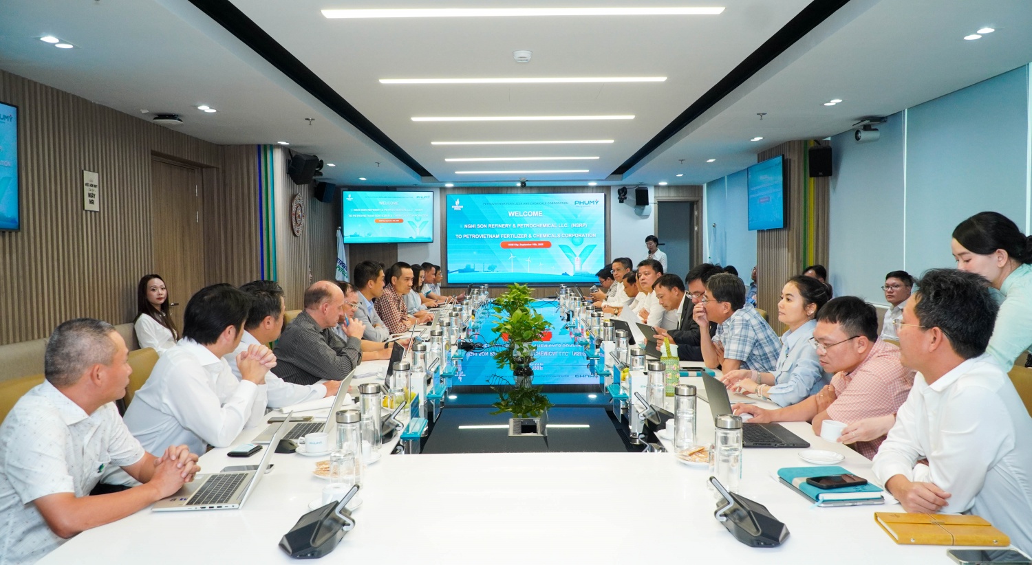 PVFCCo – Phú Mỹ và NSRP thiết lập hợp tác chiến lược trong lĩnh vực hóa chất PVFCCo – Phú Mỹ và NSRP thiết lập hợp tác chiến lược trong lĩnh vực hóa chất