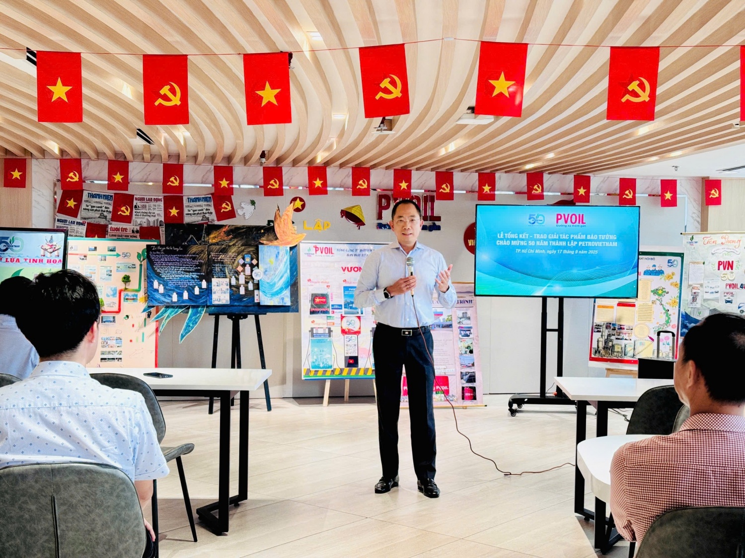 Ông Cao Hoài Dương - Chủ tịch HĐQT PVOIL phát biểu tại buổi trao giải