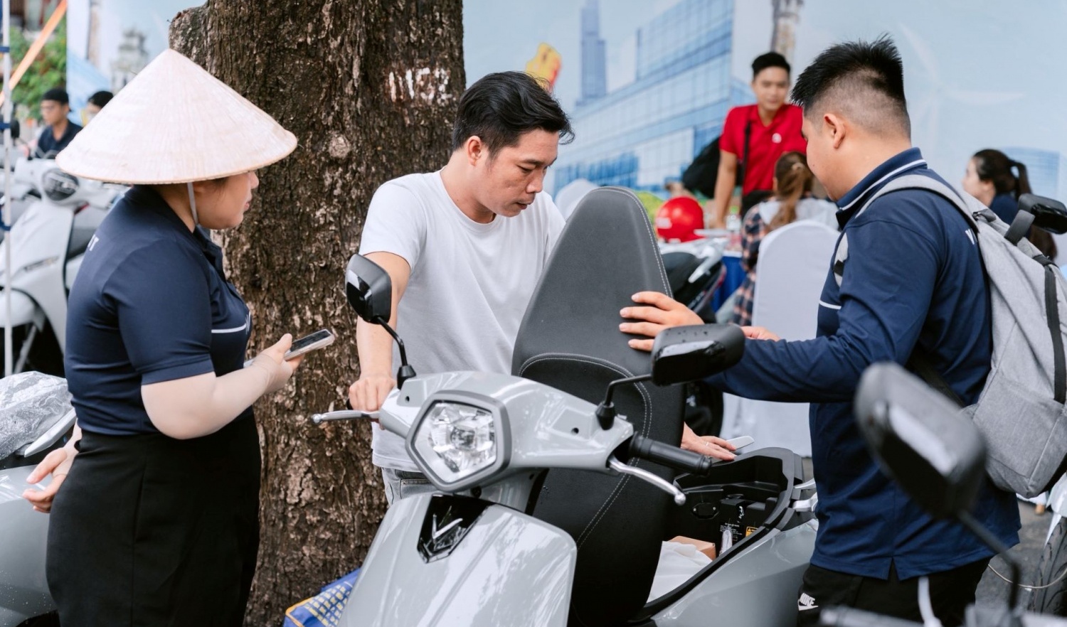 Từ xe xăng sang xe điện: Vì sao nhiều khách Việt chọn VinFast Feliz Neo làm bạn đồng hành?