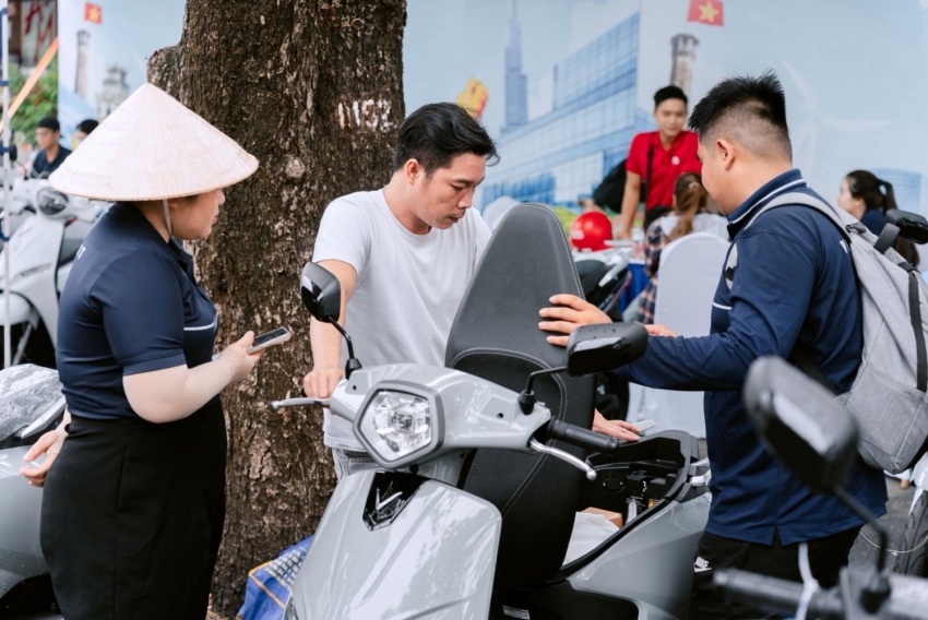Từ xe xăng sang xe điện: Vì sao nhiều khách Việt chọn VinFast Feliz Neo làm bạn đồng hành?