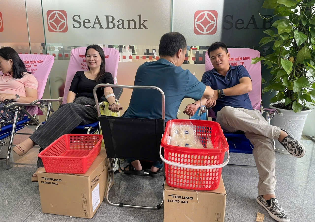 Đoàn Thanh niên PVEP hiến máu tình nguyện: Giọt máu hồng - Trao niềm hy vọng