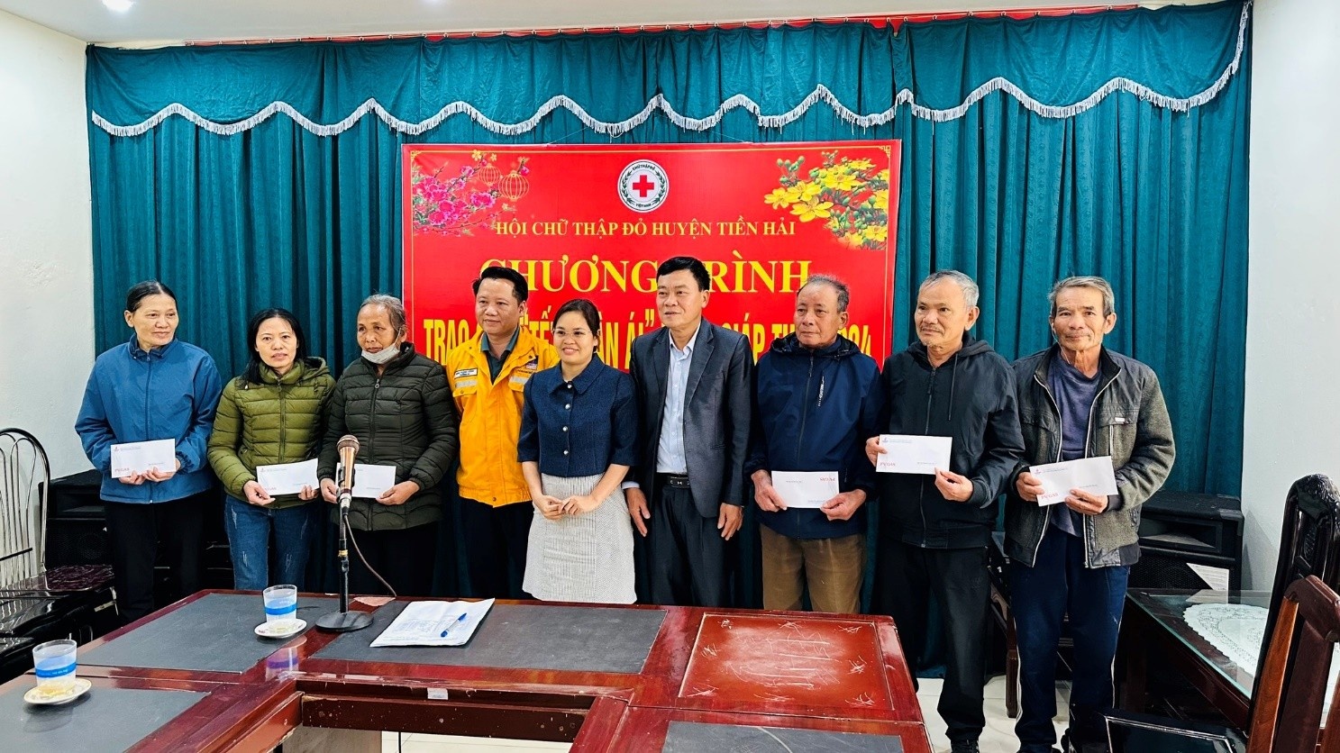 Chương trình “Tết nhân ái” tại huyện Tiền Hải (tỉnh Thái Bình trước đây) do PV GAS HAI PHONG thực hiện Chương trình “Tết nhân ái” tại huyện Tiền Hải (tỉnh Thái Bình trước đây) do PV GAS HAI PHONG thực hiện