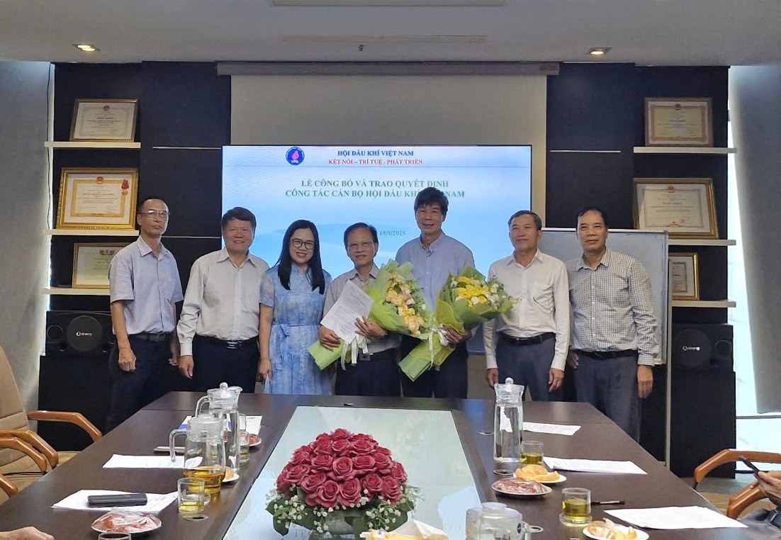 Hội Dầu khí Hà Nội kiện toàn tổ chức, định hướng hoạt động trong giai đoạn mới Hội Dầu khí Hà Nội kiện toàn tổ chức, định hướng hoạt động trong giai đoạn mới