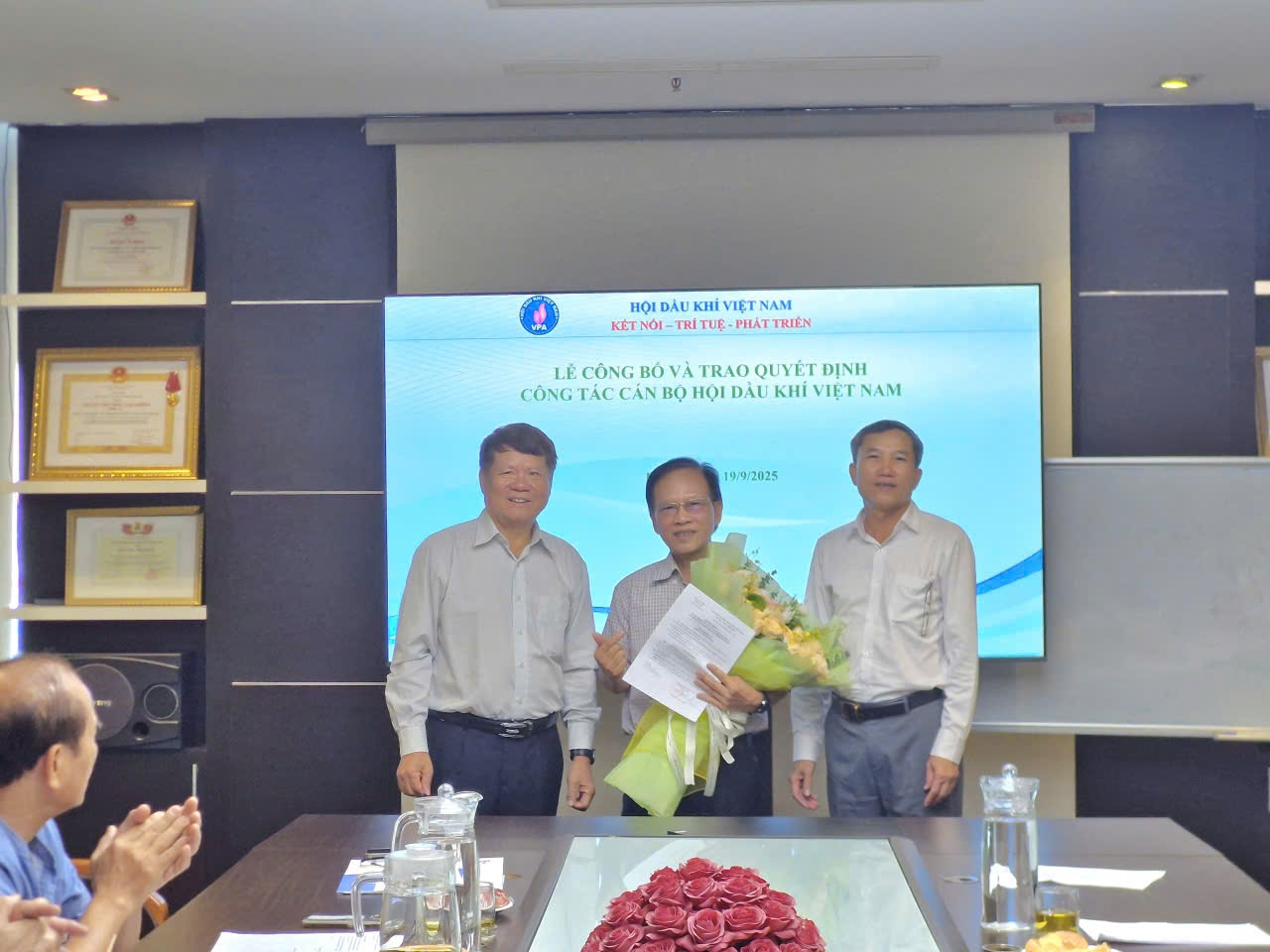 Hội Dầu khí Hà Nội kiện toàn tổ chức, định hướng hoạt động trong giai đoạn mới Hội Dầu khí Hà Nội kiện toàn tổ chức, định hướng hoạt động trong giai đoạn mới