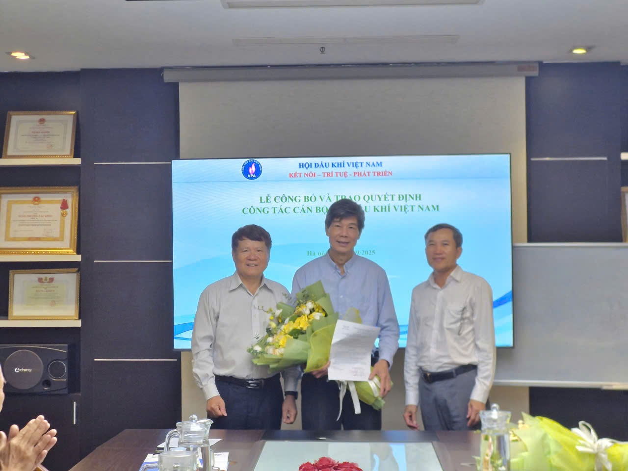 Hội Dầu khí Hà Nội kiện toàn tổ chức, định hướng hoạt động trong giai đoạn mới Hội Dầu khí Hà Nội kiện toàn tổ chức, định hướng hoạt động trong giai đoạn mới