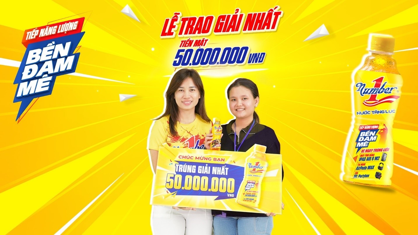 Cả gia đình chạy xe hơn 300km để tận tay nhận giải thưởng 50 triệu đồng từ Number 1