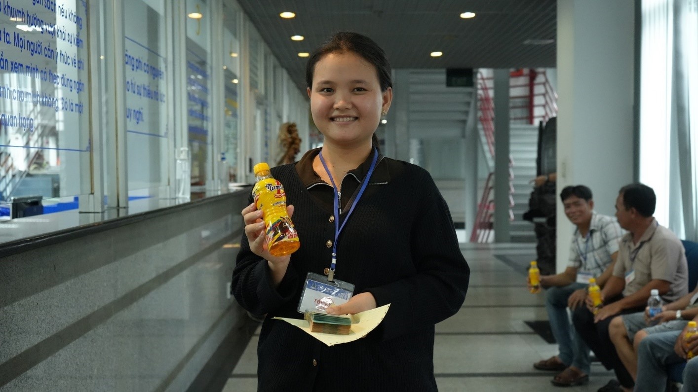 Cả gia đình chạy xe hơn 300km để tận tay nhận giải thưởng 50 triệu đồng từ Number 1