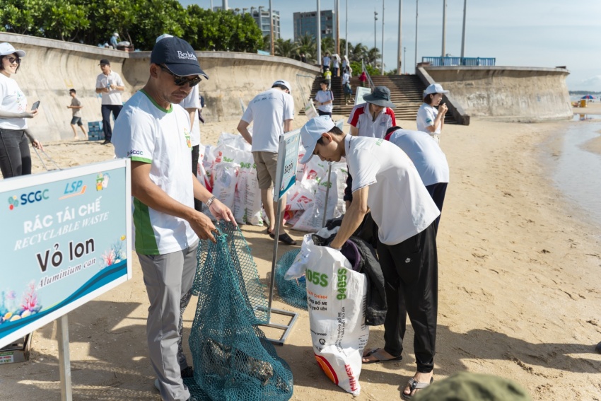 Hơn 600 tình nguyện viên tham gia làm sạch bờ biển Vũng Tàu