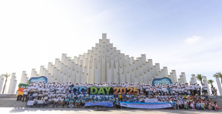 Hơn 600 tình nguyện viên tham gia làm sạch bờ biển Vũng Tàu