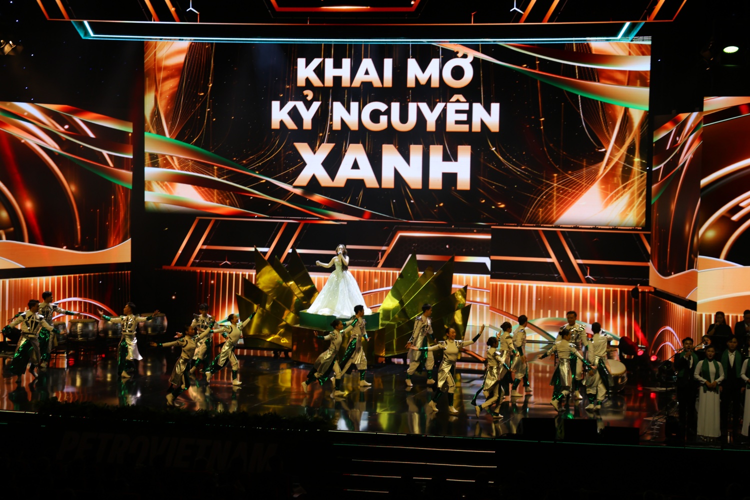 [Chùm ảnh] Tổng Bí thư Tô Lâm dự Lễ kỷ niệm 50 năm thành lập Petrovietnam