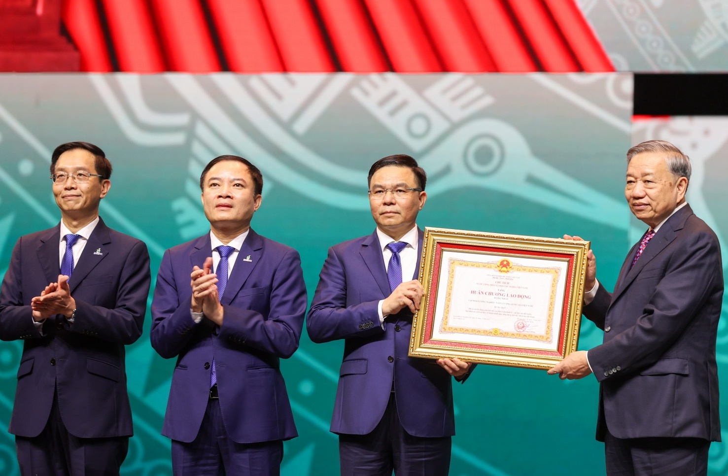 [VIDEO] Lễ kỷ niệm 50 năm thành lập Tập đoàn Công nghiệp - Năng lượng Quốc gia Việt Nam