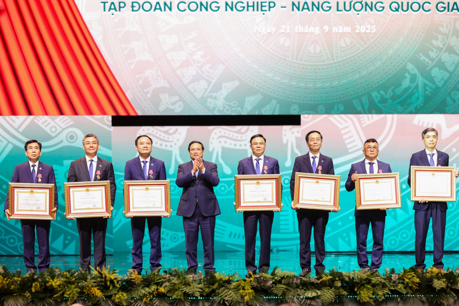 [Chùm ảnh] Tổng Bí thư Tô Lâm dự Lễ kỷ niệm 50 năm thành lập Petrovietnam