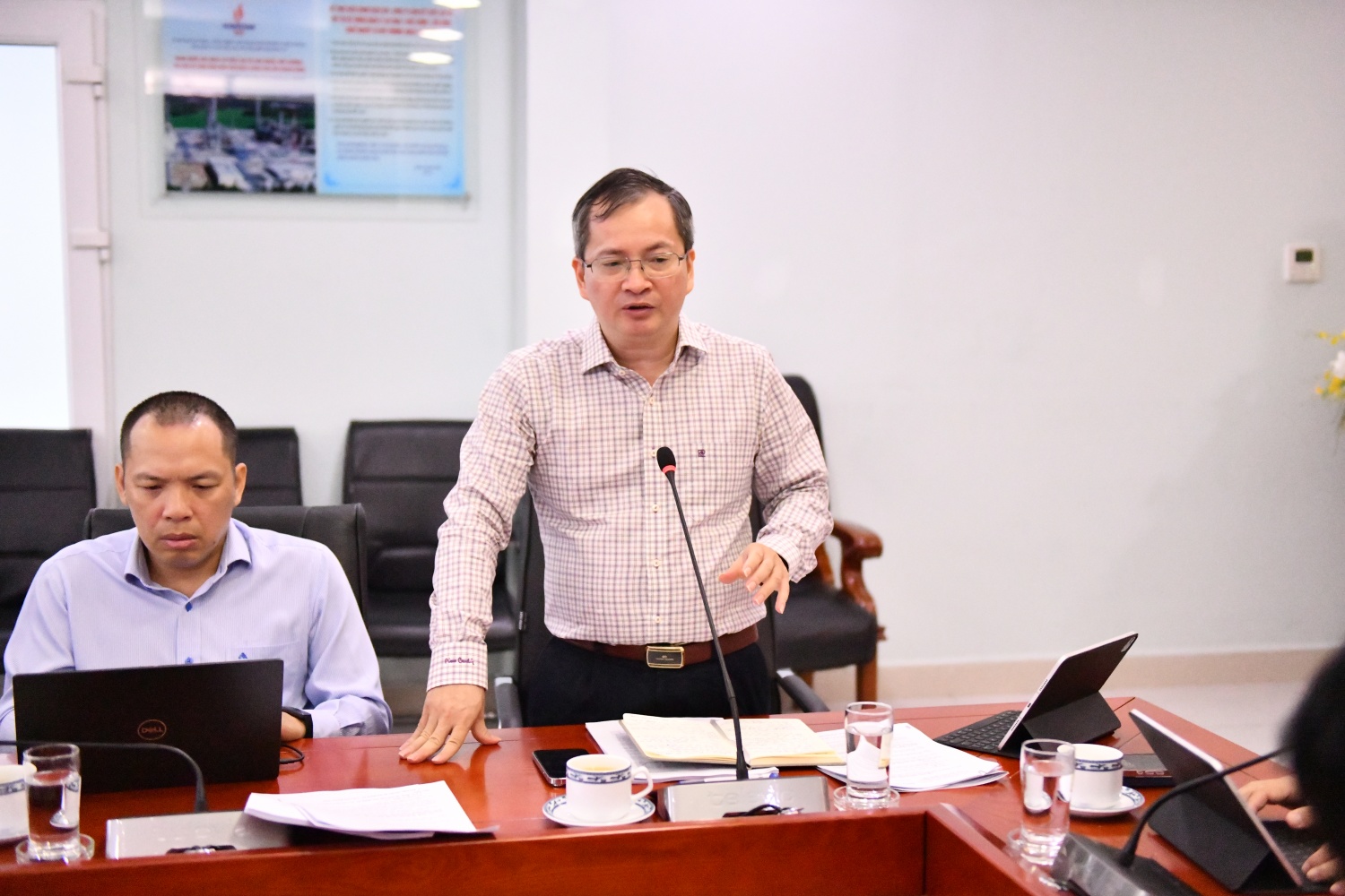 đồng chí Khương Lê Thành - Phó Bí thư thường trực Đảng ủy, Thành viên HĐQT BSR nhấn mạnh việc các đồng chí cán bộ chủ chốt cần đáp ứng các yêu cầu theo quy định.