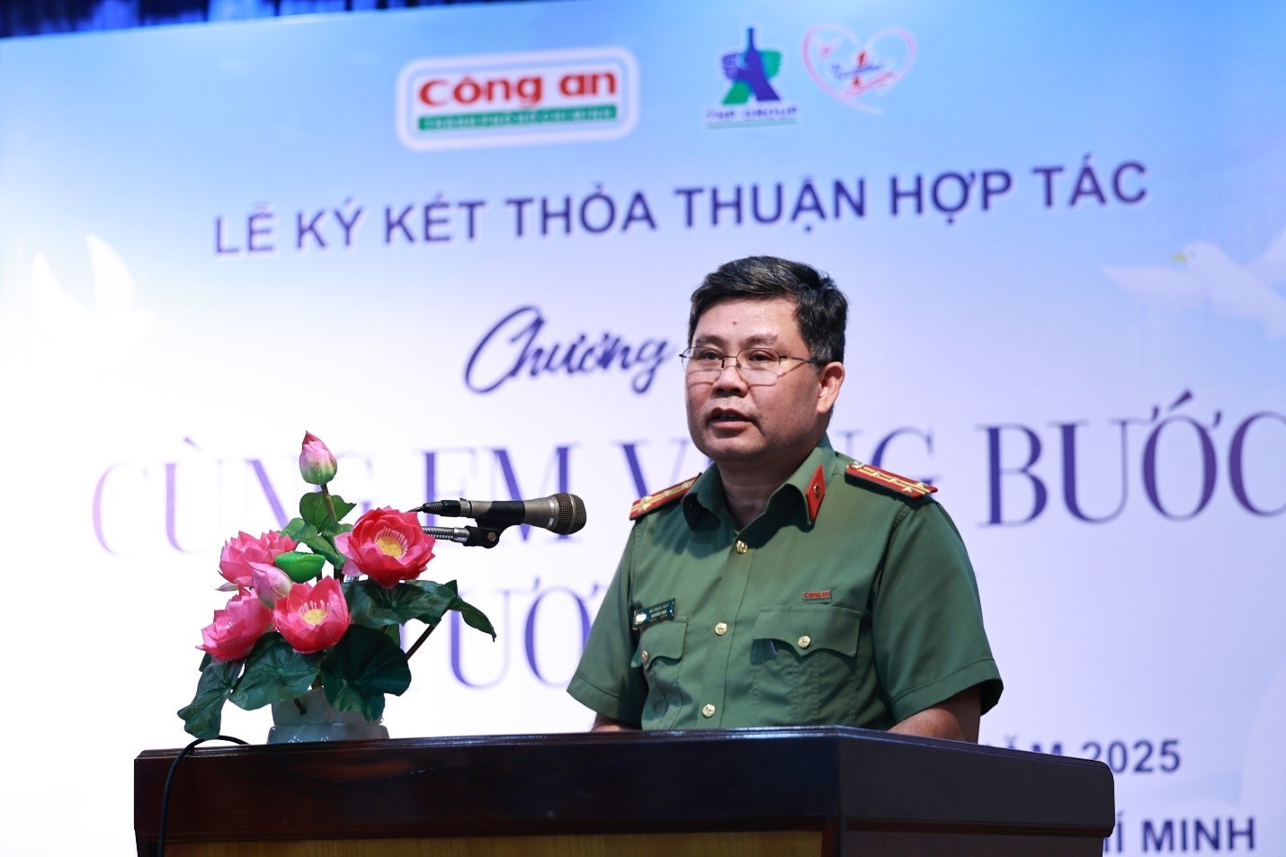 Sau Hà Nội, Tân Hiệp Phát tiếp tục bảo trợ con em cán bộ chiến sĩ công an có hoàn cảnh khó khăn tại TP HCM Sau Hà Nội, Tân Hiệp Phát tiếp tục bảo trợ con em cán bộ chiến sĩ công an có hoàn cảnh khó khăn tại TP HCM