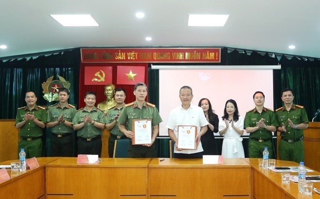 Sau Hà Nội, Tân Hiệp Phát tiếp tục bảo trợ con em cán bộ chiến sĩ công an có hoàn cảnh khó khăn tại TP HCM Sau Hà Nội, Tân Hiệp Phát tiếp tục bảo trợ con em cán bộ chiến sĩ công an có hoàn cảnh khó khăn tại TP HCM