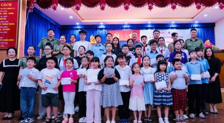 Sau Hà Nội, Tân Hiệp Phát tiếp tục bảo trợ con em cán bộ chiến sĩ công an có hoàn cảnh khó khăn tại TP HCM