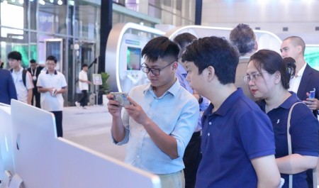 Người dân náo nức tham quan Triển lãm Khoa học, Công nghệ của Petrovietnam