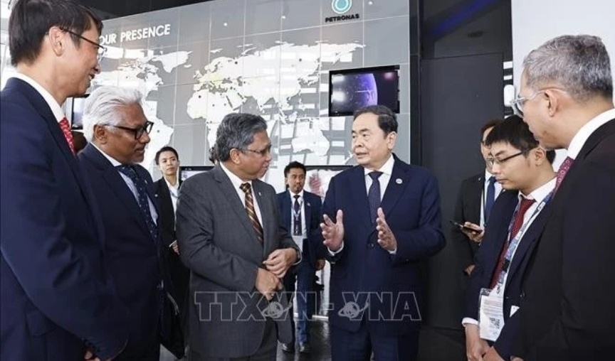 NA Chairman visits Malaysia's Petronas, seeks stronger energy cooperation
