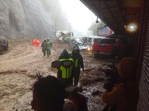 Siêu bão Ragasa đổ bộ Philippines, nhiều nước trong khu vực khẩn cấp ứng phó