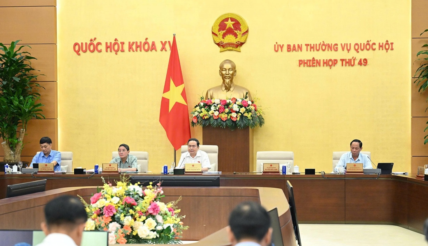 Thảo luận việc thực hiện nghị quyết giám sát, chất vấn của Quốc hội