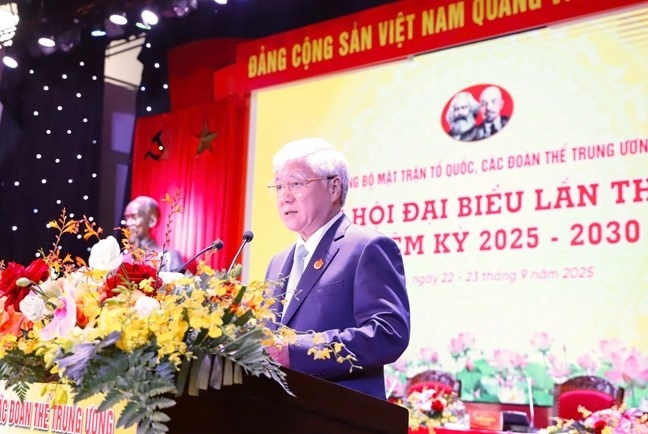 Đồng chí Đỗ Văn Chiến, Ủy viên Bộ Chính trị, Bí thư Trung ương Đảng, Bí thư Đảng ủy Mặt trận Tổ quốc, các đoàn thể Trung ương, Chủ tịch Ủy ban Trung ương Mặt trận Tổ quốc Việt Nam phát biểu tại Đại hội