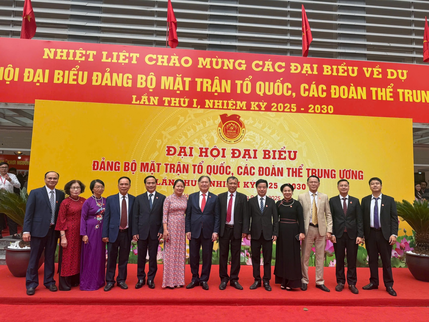 TS Nguyễn Quốc Thập - Chủ tịch Hội DKVN và đoàn đại biêu VUSTA tham dự Đại Hội