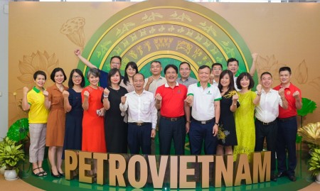 [Chùm ảnh] CLB Dầu khí Trường Sa hòa chung niềm vui, tự hào về dấu mốc 50 năm thành lập Petrovietnam