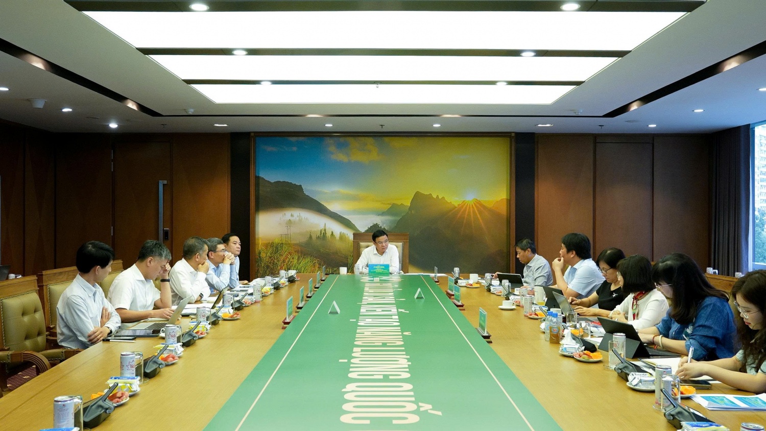 Petrovietnam thúc đẩy hoàn thiện hệ thống văn bản quy phạm nội bộ: Hiện đại, đồng bộ, hiệu quả Petrovietnam thúc đẩy hoàn thiện hệ thống văn bản quy phạm nội bộ: Hiện đại, đồng bộ, hiệu quả