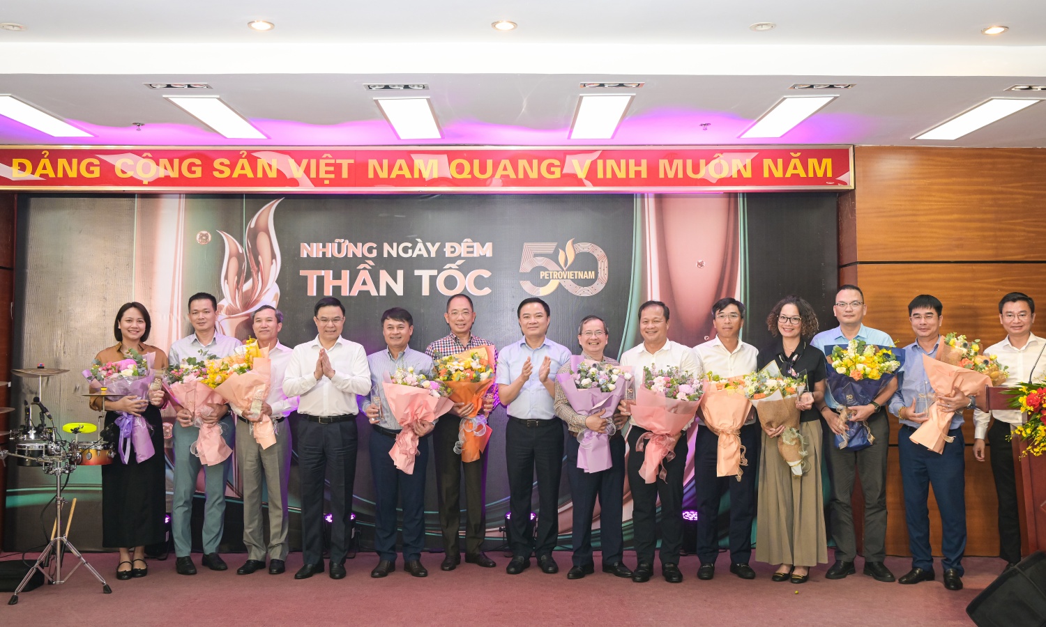 Vinh danh những đơn vị tiêu biểu góp phần làm nên thành công chương trình kỷ niệm 50 năm thành lập Petrovietnam Vinh danh những đơn vị tiêu biểu góp phần làm nên thành công chương trình kỷ niệm 50 năm thành lập Petrovietnam