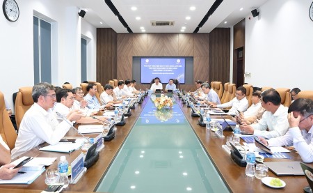 Tăng cường phối hợp trong đầu tư xây dựng, đảm bảo điện cho các tỉnh, thành phía Nam