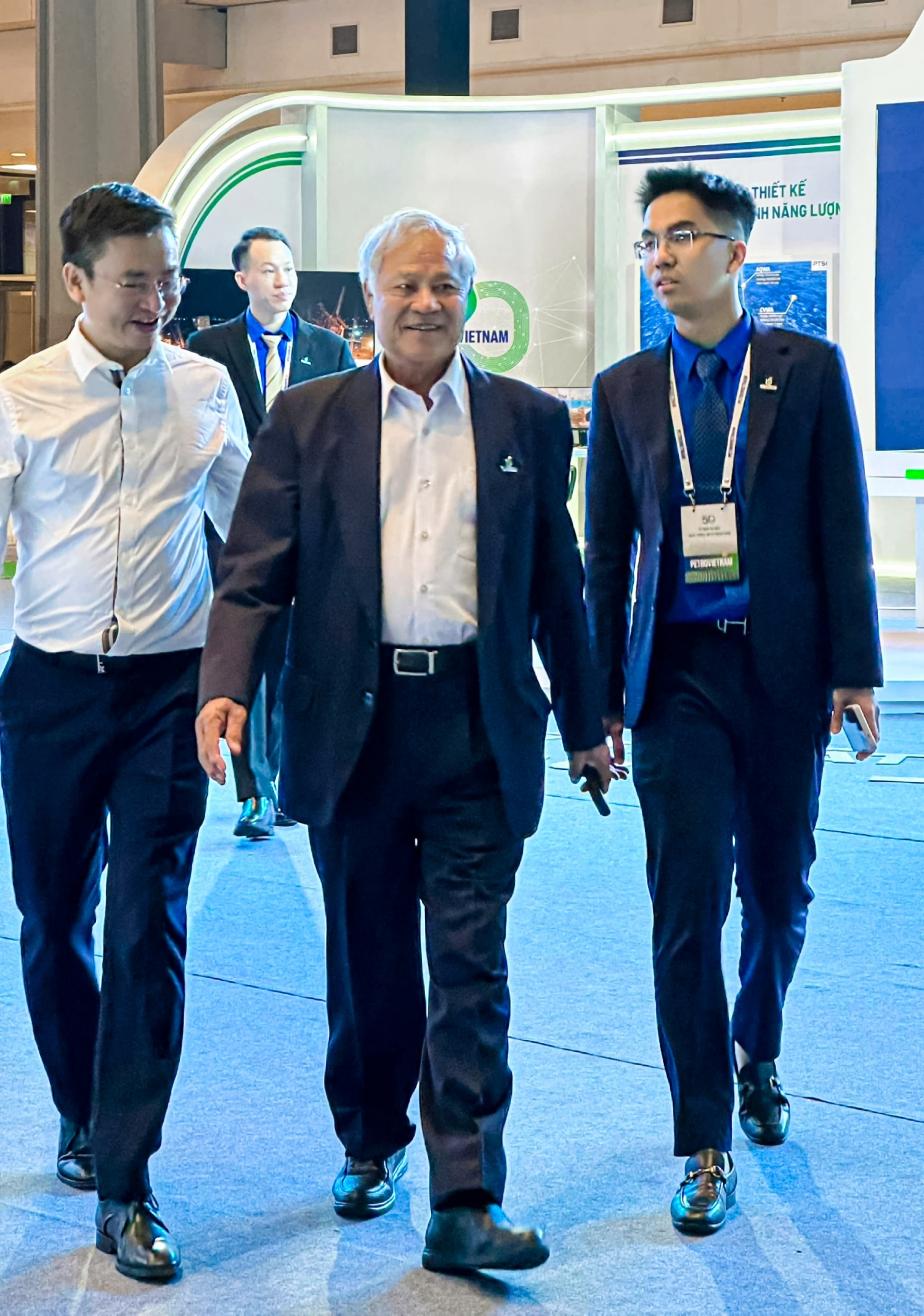 Lắng đọng cảm xúc tuổi trẻ sau Lễ kỷ niệm 50 năm thành lập Petrovietnam