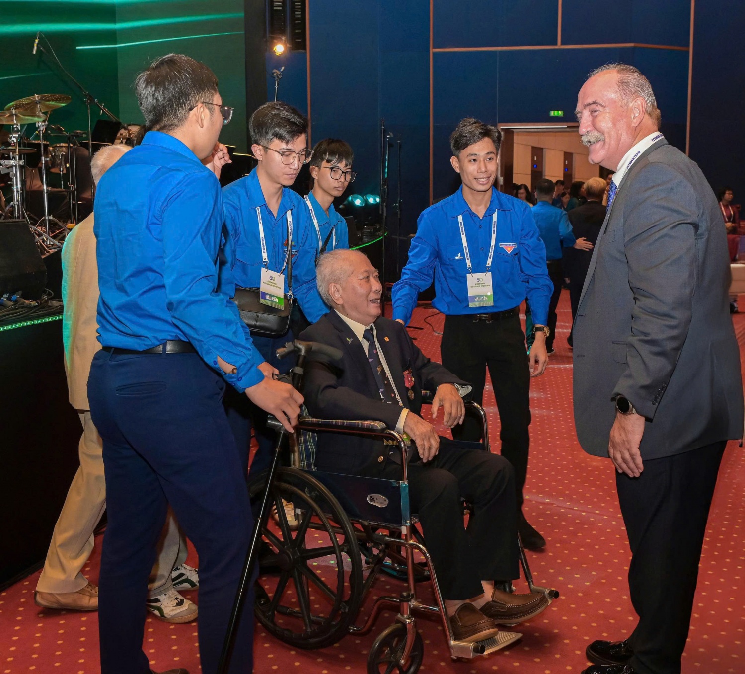 Lắng đọng cảm xúc tuổi trẻ sau Lễ kỷ niệm 50 năm thành lập Petrovietnam