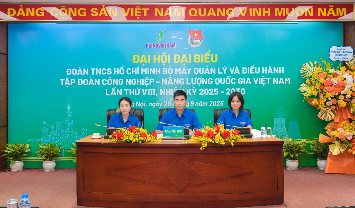 Tuổi trẻ BMQL&ĐH Petrovietnam: Xung kích, sáng tạo, khẳng định bản lĩnh trong nhiệm kỳ mới Tuổi trẻ BMQL&ĐH Petrovietnam: Xung kích, sáng tạo, khẳng định bản lĩnh trong nhiệm kỳ mới