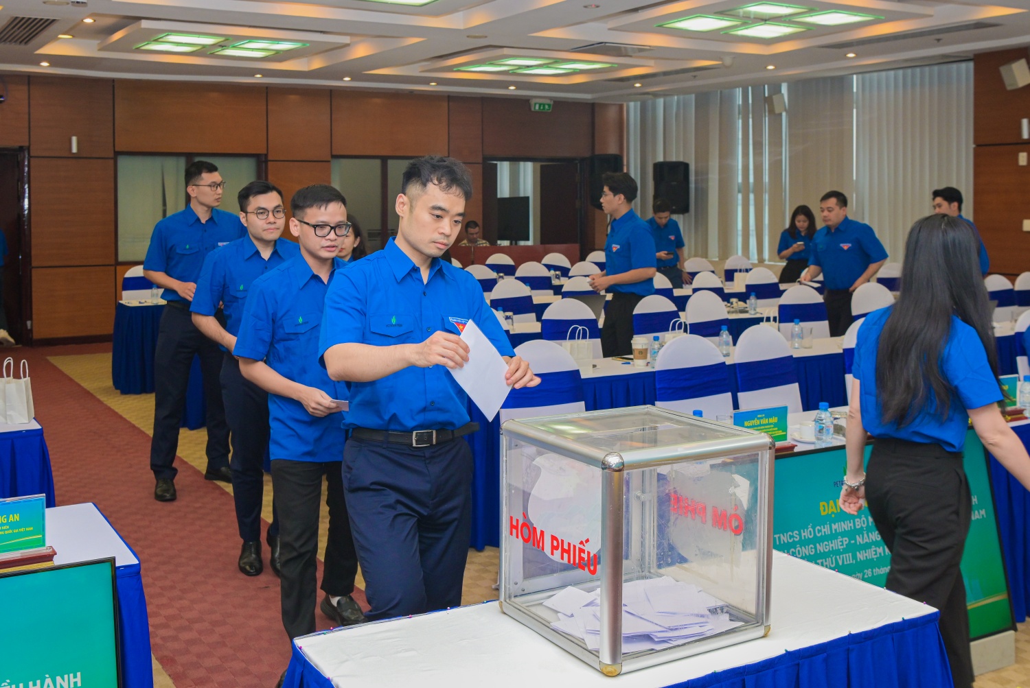 Tuổi trẻ BMQL&ĐH Petrovietnam: Xung kích, sáng tạo, khẳng định bản lĩnh trong nhiệm kỳ mới Tuổi trẻ BMQL&ĐH Petrovietnam: Xung kích, sáng tạo, khẳng định bản lĩnh trong nhiệm kỳ mới