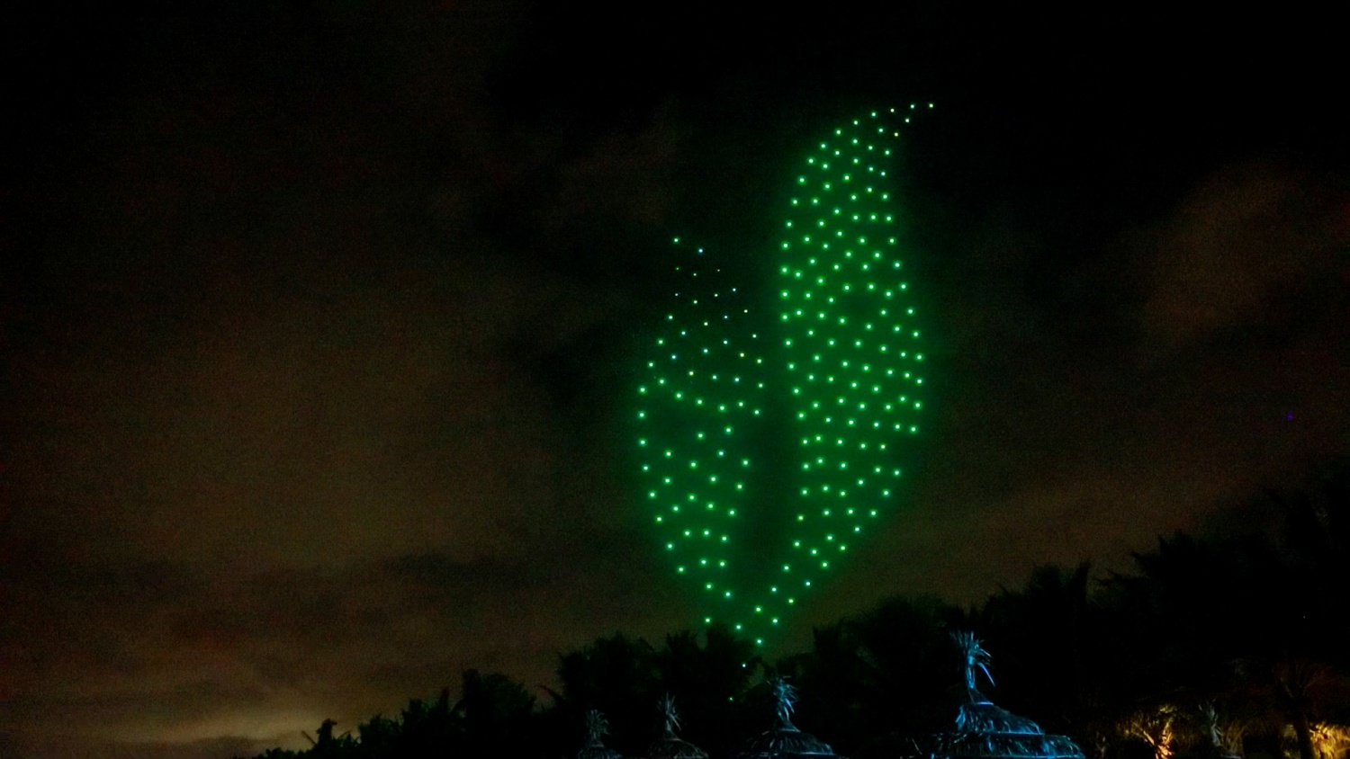 Hướng tới tương lai, BSR đang từng bước nghiên cứu, phát triển và ứng dụng các dòng nhiên liệu sinh học, nhiên liệu tái tạo và các sản phẩm thân thiện với môi trường. Song song đó, BSR đẩy mạnh chuyển đổi công nghệ, thúc đẩy số hóa, tối ưu hóa vận hành và không ngừng đổi mới để phát triển các sản phẩm năng lượng xanh phù hợp với xu thế tiêu dùng bền vững… Hướng tới tương lai, BSR đang từng bước nghiên cứu, phát triển và ứng dụng các dòng nhiên liệu sinh học, nhiên liệu tái tạo và các sản phẩm thân thiện với môi trường. Song song đó, BSR đẩy mạnh chuyển đổi công nghệ, thúc đẩy số hóa, tối ưu hóa vận hành và