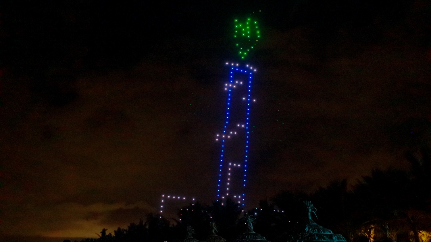 Hình ảnh tháp đuốc hiên ngang, ngày đêm thắp sáng vùng biển Quảng Ngãi. Đây cũng là biểu tượng cho tinh thần làm việc hăng say, niềm đam mê lao động và khát vọng tiên phong, chinh phục những đỉnh cao mới của những “người thợ lọc dầu” BSR. Hình ảnh tháp đuốc hiên ngang, ngày đêm thắp sáng vùng biển Quảng Ngãi. Đây cũng là biểu tượng cho tinh thần làm việc hăng say, niềm đam mê lao động và khát vọng tiên phong, chinh phục những đỉnh cao mới của những “người thợ lọc dầu” BSR.