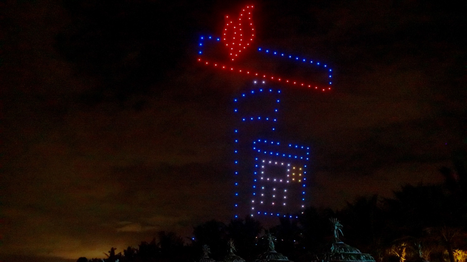 Drone bay theo đội hình, tái hiện hình ảnh hệ thống phân phối xăng dầu phủ khắp cả nước, khẳng định vị thế thương hiệu BSR. Drone bay theo đội hình, tái hiện hình ảnh hệ thống phân phối xăng dầu phủ khắp cả nước, khẳng định vị thế thương hiệu BSR.