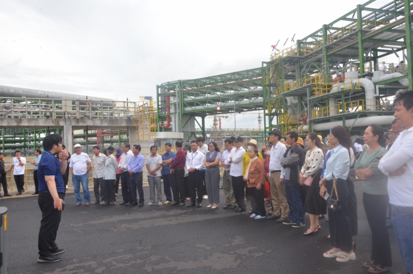 TP HCM: 100 cư dân xã Long Sơn tham quan Tổ hợp hóa dầu hơn 5 tỷ USD