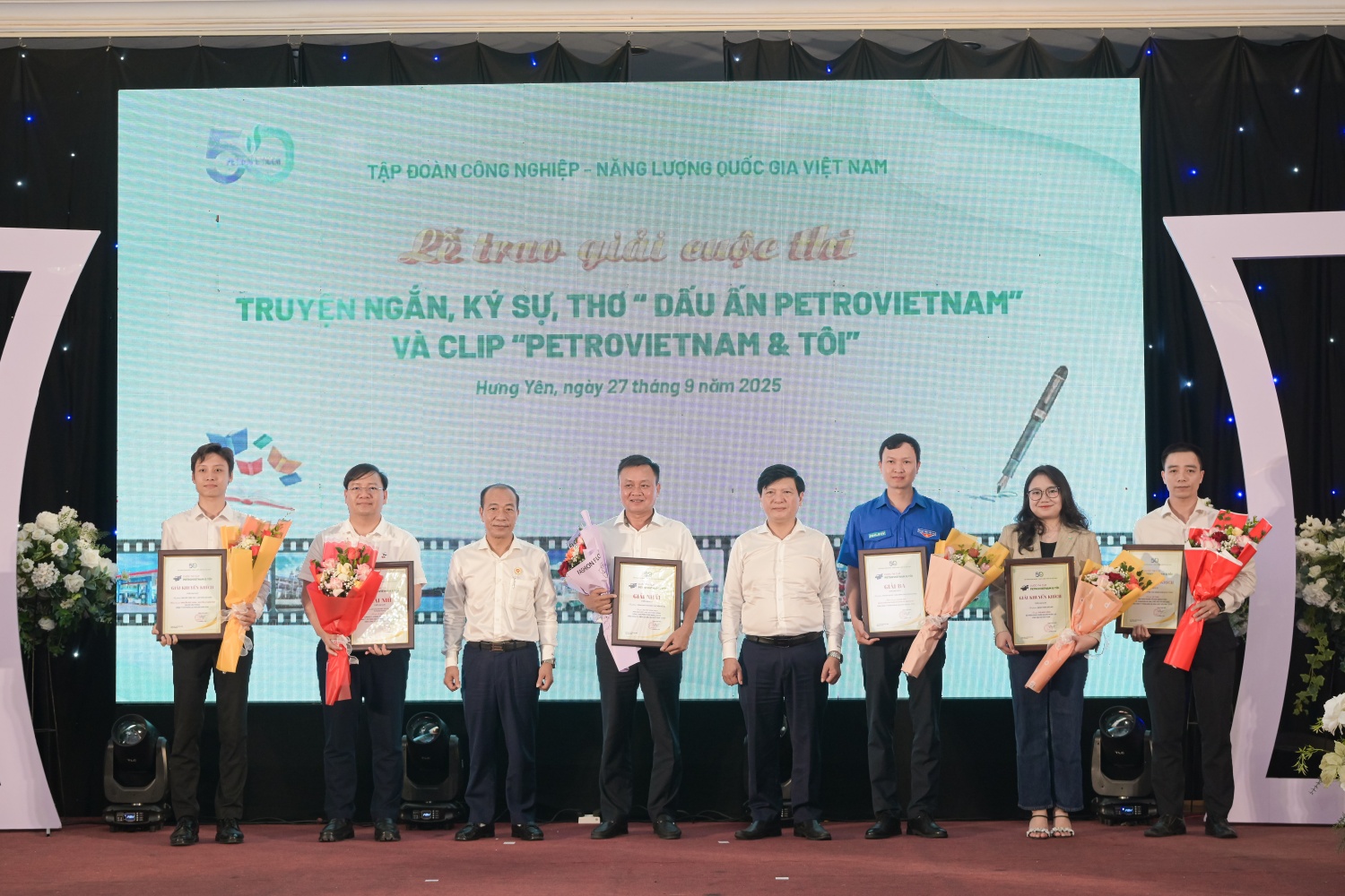 Phạm Quang Dũng, Chủ tịch Hội CCB Tập đoàn Đ/c Lê Anh Chiến, Phó Trưởng Ban Tuyên giáo và Dân vận Đảng uỷ Tập đoàn 