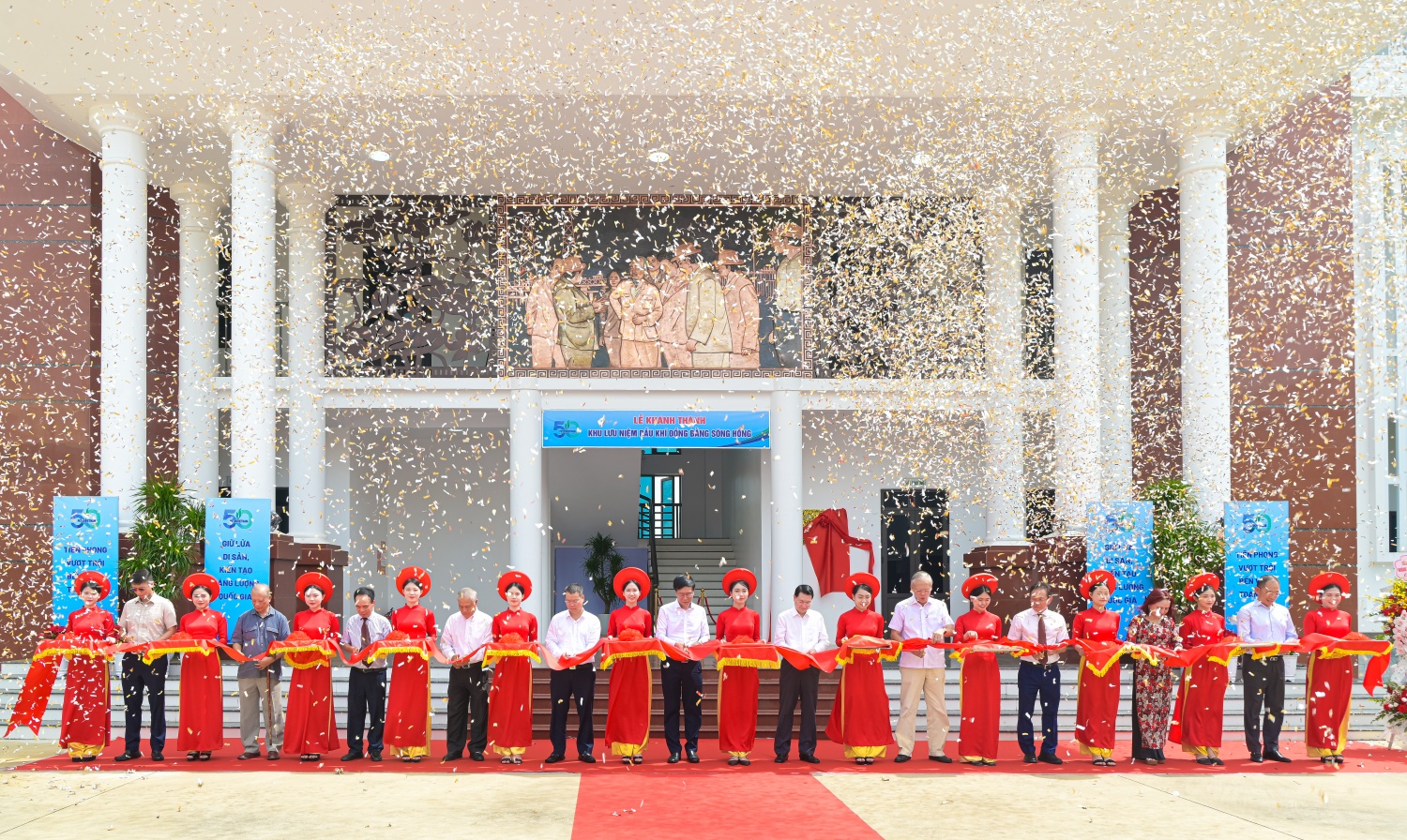 [Chùm ảnh] Khánh thành Khu lưu niệm Dầu khí Đồng bằng Sông Hồng