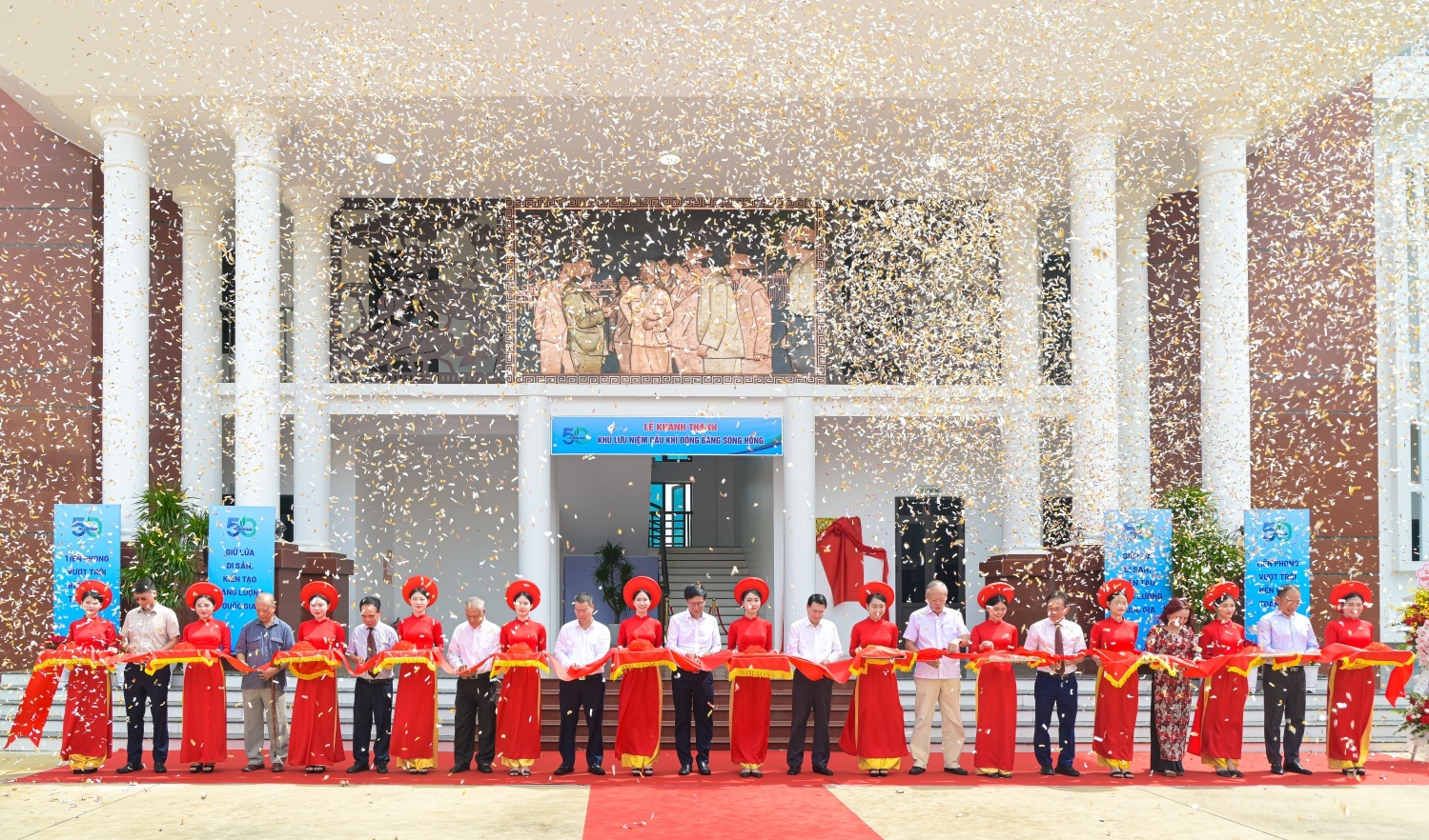 [Chùm ảnh] Khánh thành Khu lưu niệm Dầu khí Đồng bằng Sông Hồng