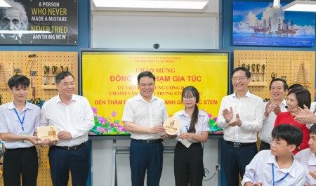 [VIDEO] Petrovietnam/PV GAS trao tặng phòng thực hành STEM tại Ninh Bình: Chung tay thực hiện đột phá phát triển giáo dục
